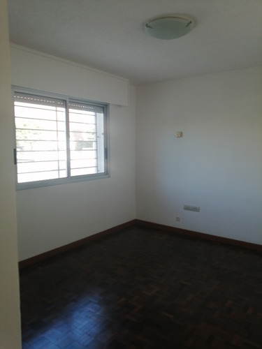 Imagen 4 de 16 de Luis Lamas, Hermoso Apto Al Frente, Dos Garages