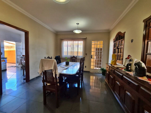 Casa Em Lote Inteiro No Bairro Serrano - 1157