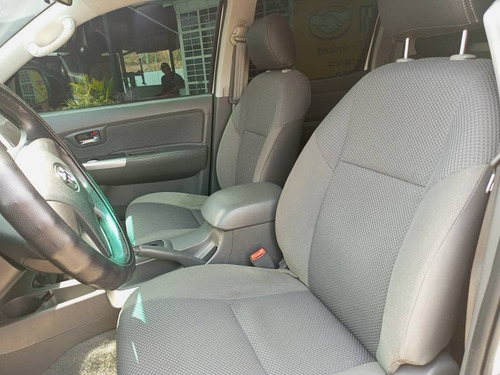 Imagen 10 de 13 de Toyota Hilux 4x4