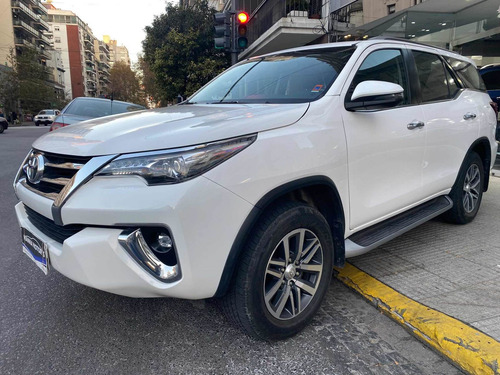 Imagen 9 de 16 de Toyota Sw4 2019 2.8 Srx 177cv 4x4 7as At