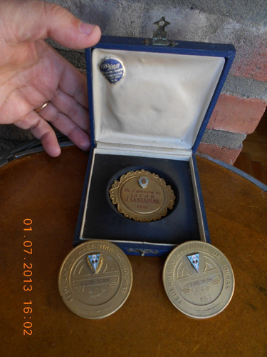 Antiguas Medallas Con Escudo De La Feder. Arg. De Bochas