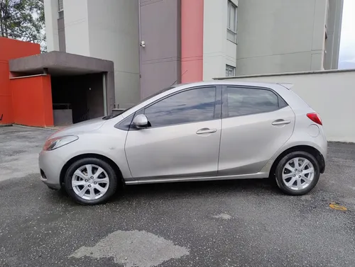 Mazda 2 1.5 Automático 2010
