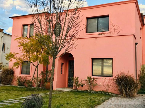 Casa A La Venta Con 3 Dormitorios Y Dos Baños En Santa Teresa - Villanueva