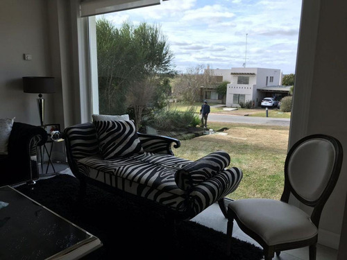 Venta Casa 4 Dormitorios 5 Baños Lomas De La Tahona Piscina #366