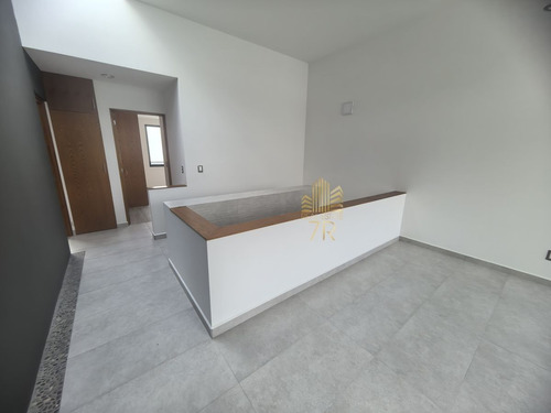 Casa De Autor En Zibata En Venta O Renta Con Recámara En Planta Baja O Estudio