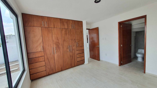 Estrena Casa En Real De Juriquilla, Enorme Jardín, 3 Recamaras, 3.5 Baños, Lujo