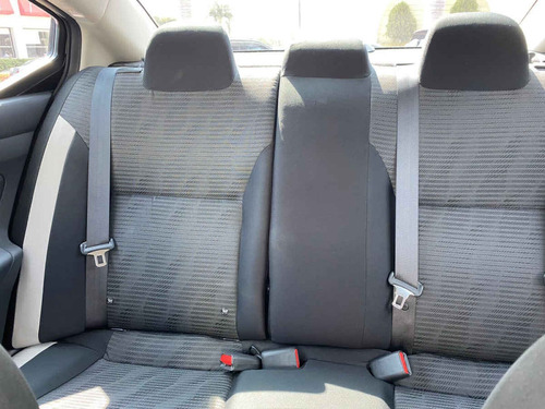 Imagen 15 de 15 de Nissan Versa 2020 4p Advance L4/1.6 Man