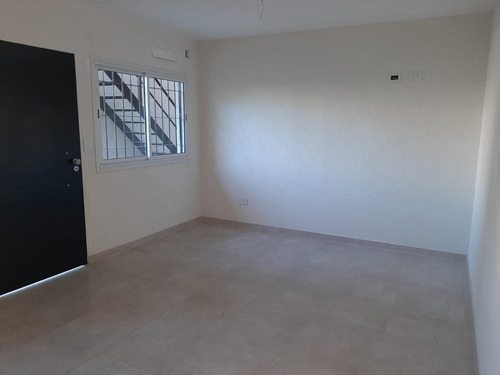 Imagen 2 de 7 de Departamento En Venta En Pilar