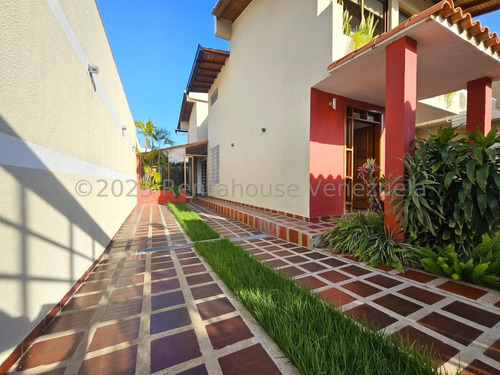Kl Vende Preciosa Casa En La Urb. El Pedregal Barquisimeto #24-8693