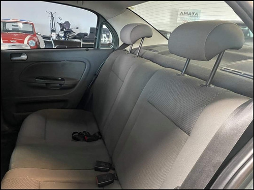 Amaya Vw Volkswagen Gol Sedan Comfortline Sedan 1.6 Año 2011