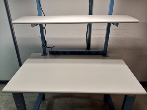 Mesa De Trabajo Profesional Bench Depot Con Repisa Y Luz (Usado)