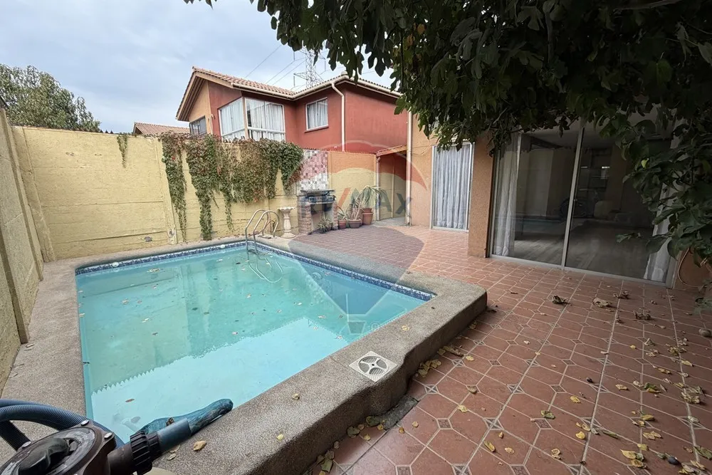 Imagen 4 de 30 de Casa 3d 3b Con Piscina Y Jacuzzi Quilicura