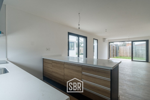 Venta Casa 3 Dormitorios Con Jardín En Parque Miramar