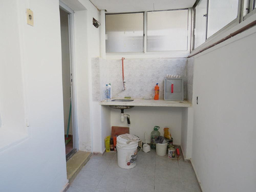 Apartamento En Venta Ciudad Vieja A Una Cuadra De La Rambla