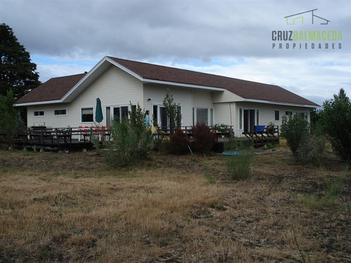 Casa En Venta De 4 Dorm. En Puerto Varas