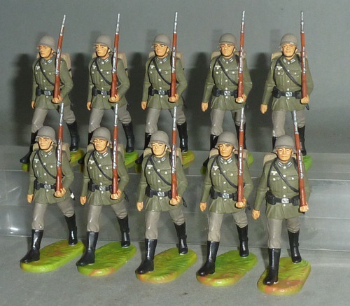 Soldado En Desfile Aleman Marca Preiser De 7cmts. (1)