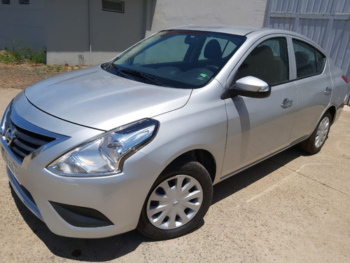 Nissan Versa Sense 2019 Gris