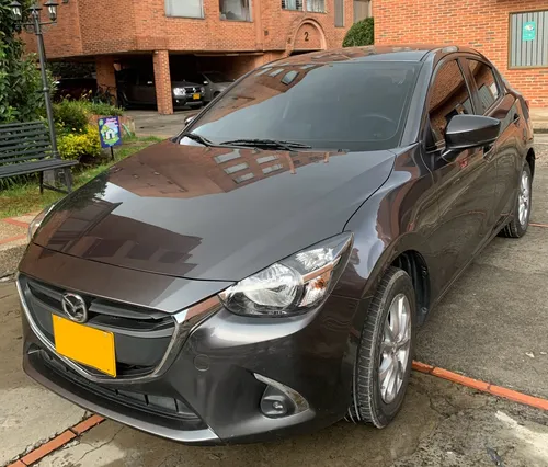 Mazda 2 Touring Automático