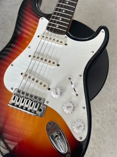 Guitarra Samick Sunburst Strato Antiga Porém Conservada! Destro Preto (Usado)