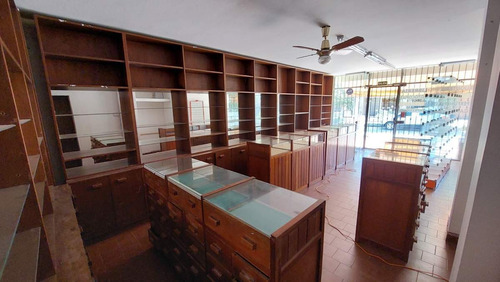 Imagen 4 de 6 de Local Comercial Completamente Amoblado En Zona Norte