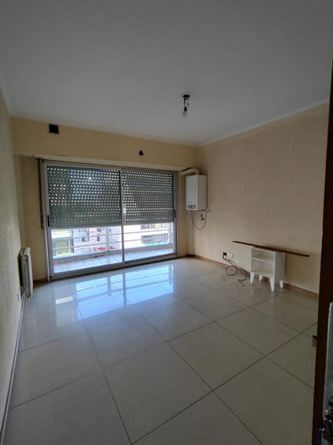 Departamento De Tres Ambientes En Venta En Avellaneda