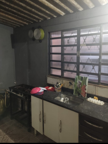 Casa Com 3 Quartos + Loja + Estacionamento