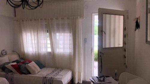 Casa En Venta - 2 Dormitorios 2 Baños - 240mts2 - Carmen De Areco
