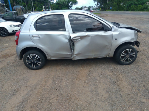 Sucata Toyota Etios Hb 1.3l Mt 2017 Para Venda De Peças