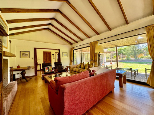 Excelente Ubicación, Casa Interior, 4d+4b+servicio+quincho