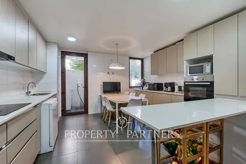 Departamento En Venta Con Jardín Y Amplio Subterrá...