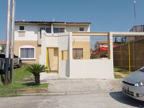 Hermoso Town House En Venta Urb. Ave María En San Francisco De Yare