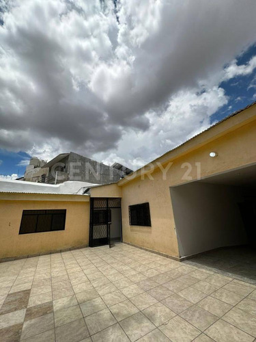Casa De 1 Piso En Colonia Centro En Parral, Chihuahua
