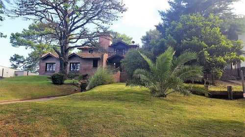 Imagen 3 de 27 de Excelente Propiedad En La Zona Del Golf Acceso A Villa Gesell Ideal Vivienda Permanente Cuenta Con Todos Los Servicios