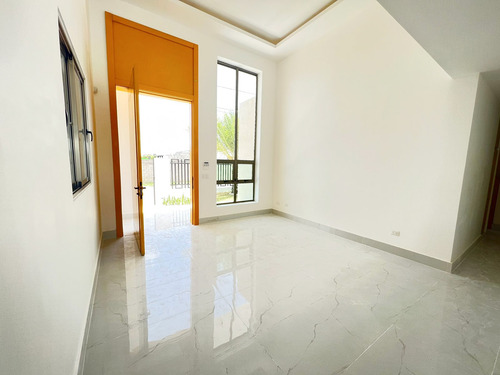 Exclusiva Casa Con Piscina En El Proyecto Cerrado Llanos Gurabo