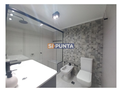 Imagen 20 de 27 de Vende Apartamento De 2 Dormitorios Y Medio En Chiverta, Reciclado Completo. Punta Del Este