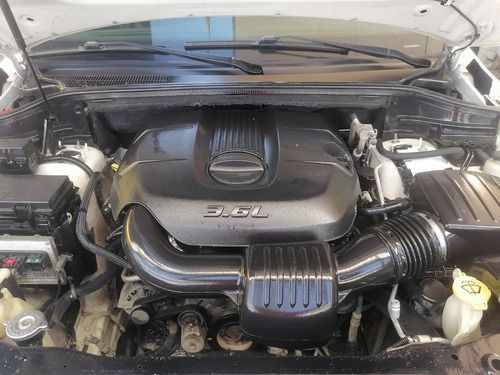Jeep Grand Cherokee 3.6 Laredo V6 Lujo 4x2 Mt