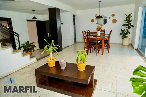 Casa Residencial Céntrica Con Alberca En Venta En Lomas Vista Hermosa Colima