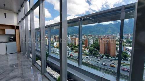 LG Alquila Oficina De Lujo Moderna Recién Remodelada A Estrenar En La Torre Cfm De La Urb. Las Mercedes