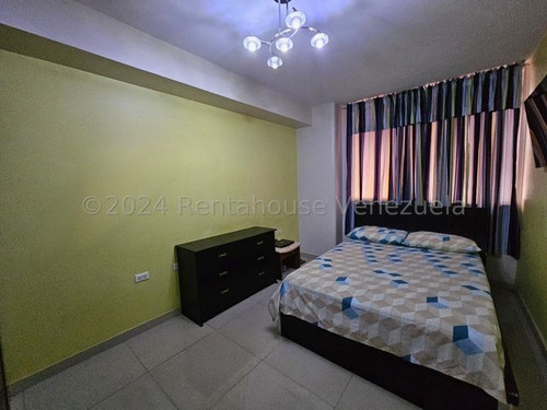 Amplio Apartamento Amoblado En Venta, Urb. Los Caobos, Maracay, Planta Electrica Y Pozo, 25-15272 Mv
