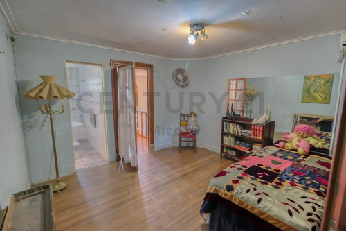 Casa En Venta De 3 Dormitorios Con Patio Y Cochera