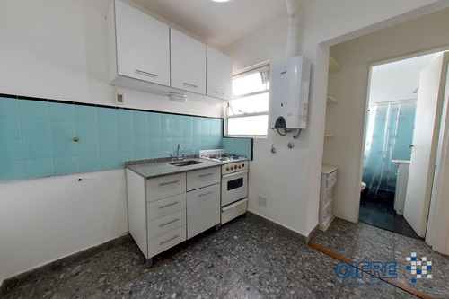 Departamento De 2 Ambientes, Lateral, Segundo Piso Por Escalera.