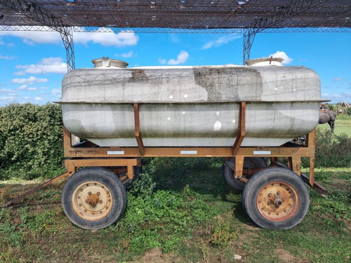 Imagen 1 de 7 de Tanque De Fibra Para Agua Potable/leche De 6000 Lts. Térmico