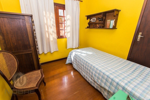 Imagem 7 de 15 de Casa No Centro De Teresopolis Com Quintal - L-685