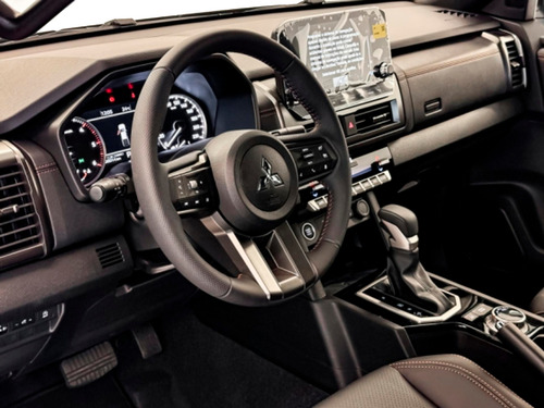 Mitsubishi Triton 2.4 Katana Cab. Dupla 4X4 Aut. 4P