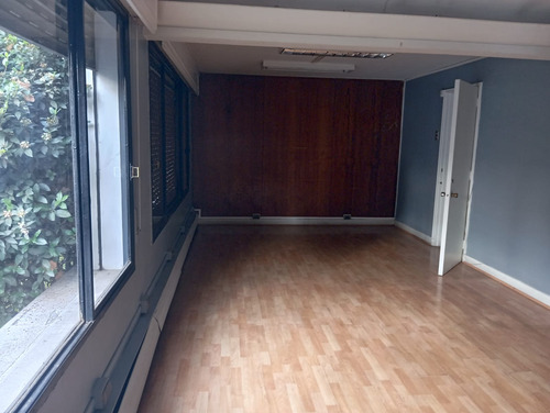 Gran Casa Comercial En El Mejor Sector De Ñuñoa