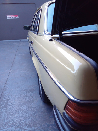 Mercedes Benz 300d. Full