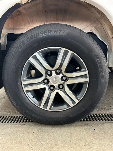 Toyota Hilux SW4 2.7 SR 4X2 16V FLEX 4P MANUAL