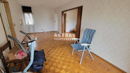 Imagen 7 de 17 de Apartamento En Venta De 3 Dormitorios En Pocitos (ref: Ast-2919)