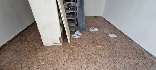 Imagen 8 de 10 de Alquilo En El Palomar Departamento Tipo Casa Al Fondo Lado Derecho De 2 Ambientes Entrada Por Pasillo En Comun F: 9017