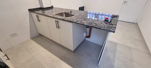 En Venta En Caseros Casa De 3 Ambientes Al Frente Totalmente A Nuevo F: 9711